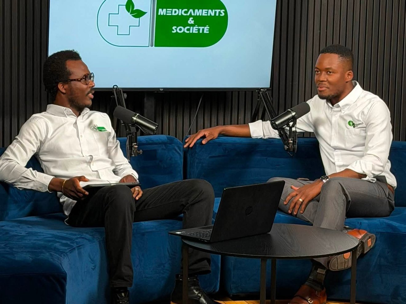 Jeph Jacquet et Wellington Derameau sur le plateau de Médicaments et Société